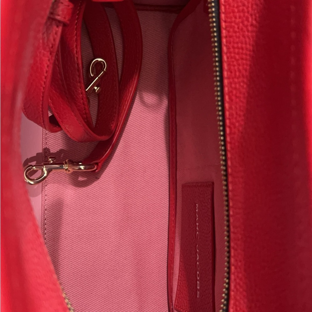 Marc Jacobs leather “The tote” size medium. Smoke free home. - Picture 3 of 6